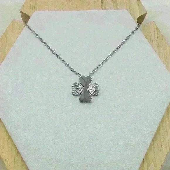 Darla Four Leaf Clover Pendant Necklace in Silver - Picture 4 of 7